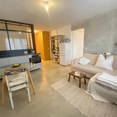 Modern Sunny Flat In Neukolln ベルリン