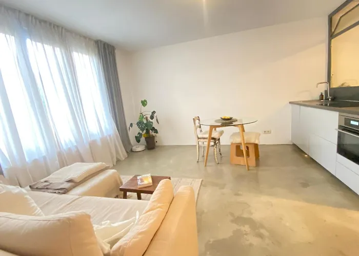 Modern Sunny Flat In Neukolln * ベルリン